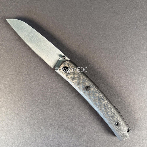 Patte PF719 V2 folding knife with 14C28N blade and carbon fiber handle on dark background